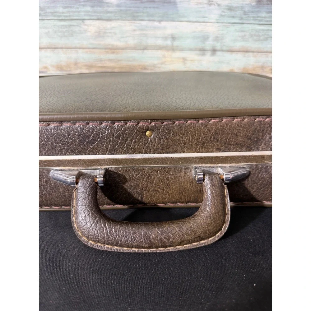 Invicta Briefcase Large Brown Excellent Vintage Hardshell Attaché Case with Keys